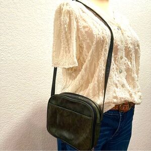 Wilsons Vintage Dk Green Shoulder Crossbody Bag Daily Staple Wallet Purse Unisex